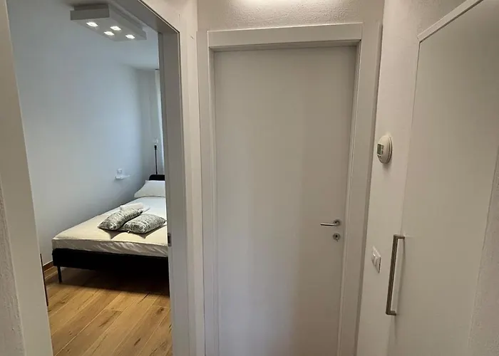 Mugello Circuit & Florence Charm Daire Scarperia